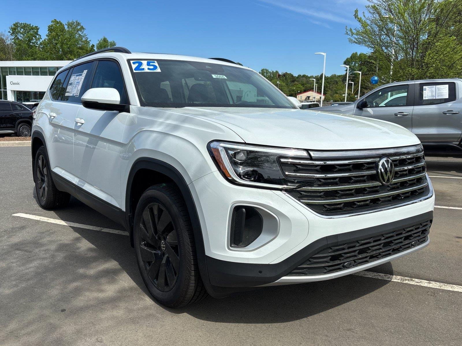 2025 Volkswagen Atlas SE w/Tech - Photo 7