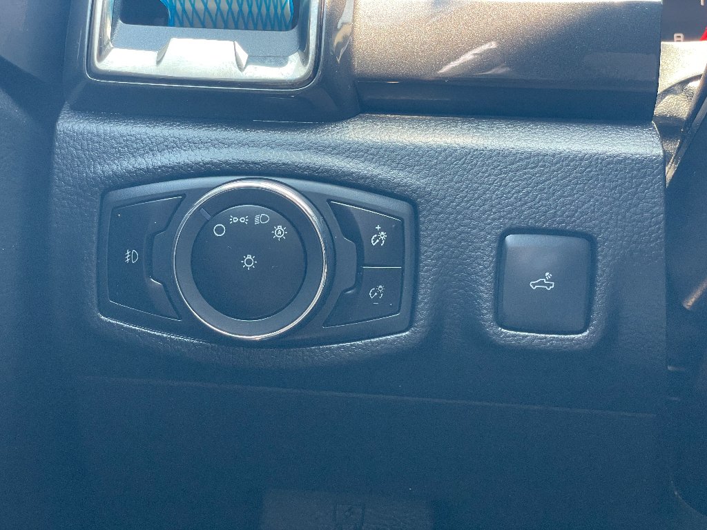 Used 2023 Cactus Gray Ford LARIAT image 11