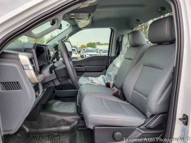 New 2025 Oxford White Ford F-450® XL image 35