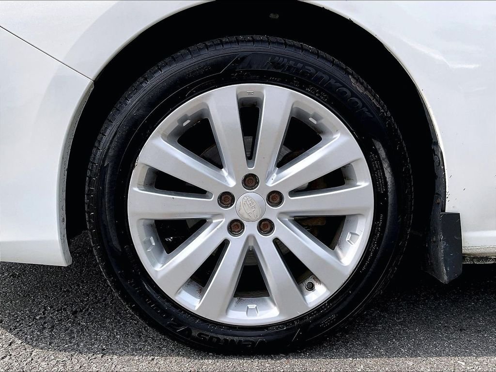 Used 2019 White Subaru 2.0i image 22