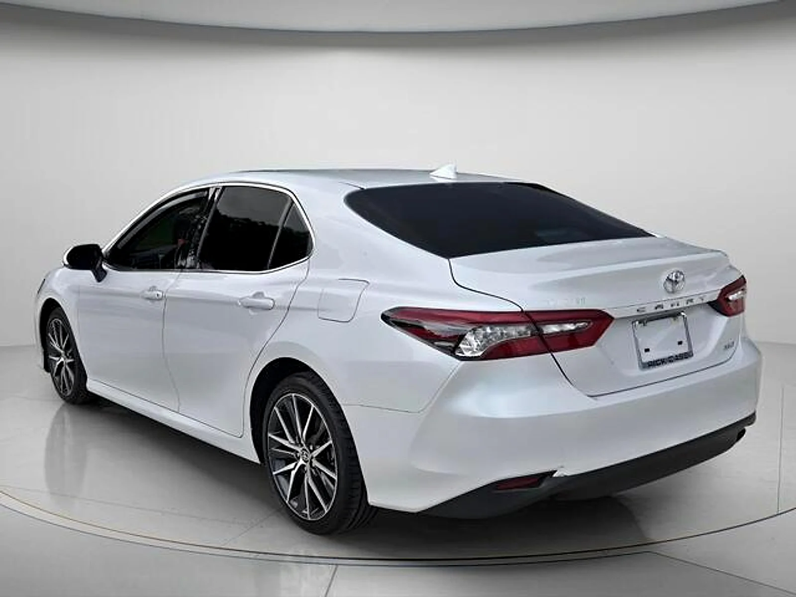 Used 2021 Wind Chill Pearl Toyota XLE image 8