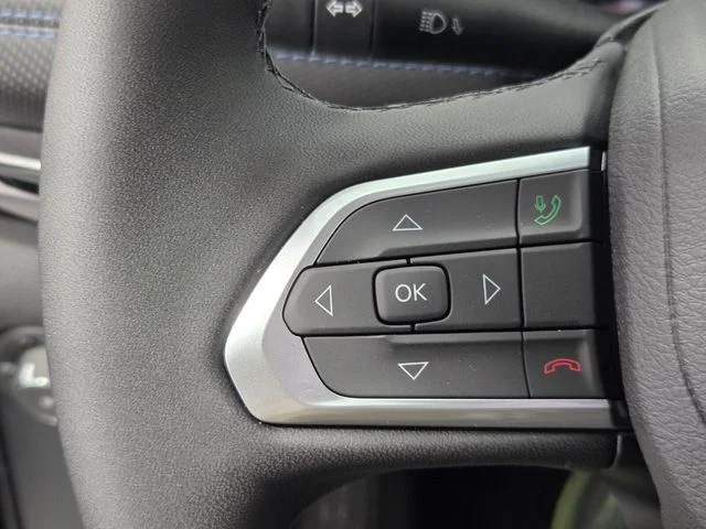 New 2026 Diamond Black Crystal Pearlcoat Jeep Latitude image 22