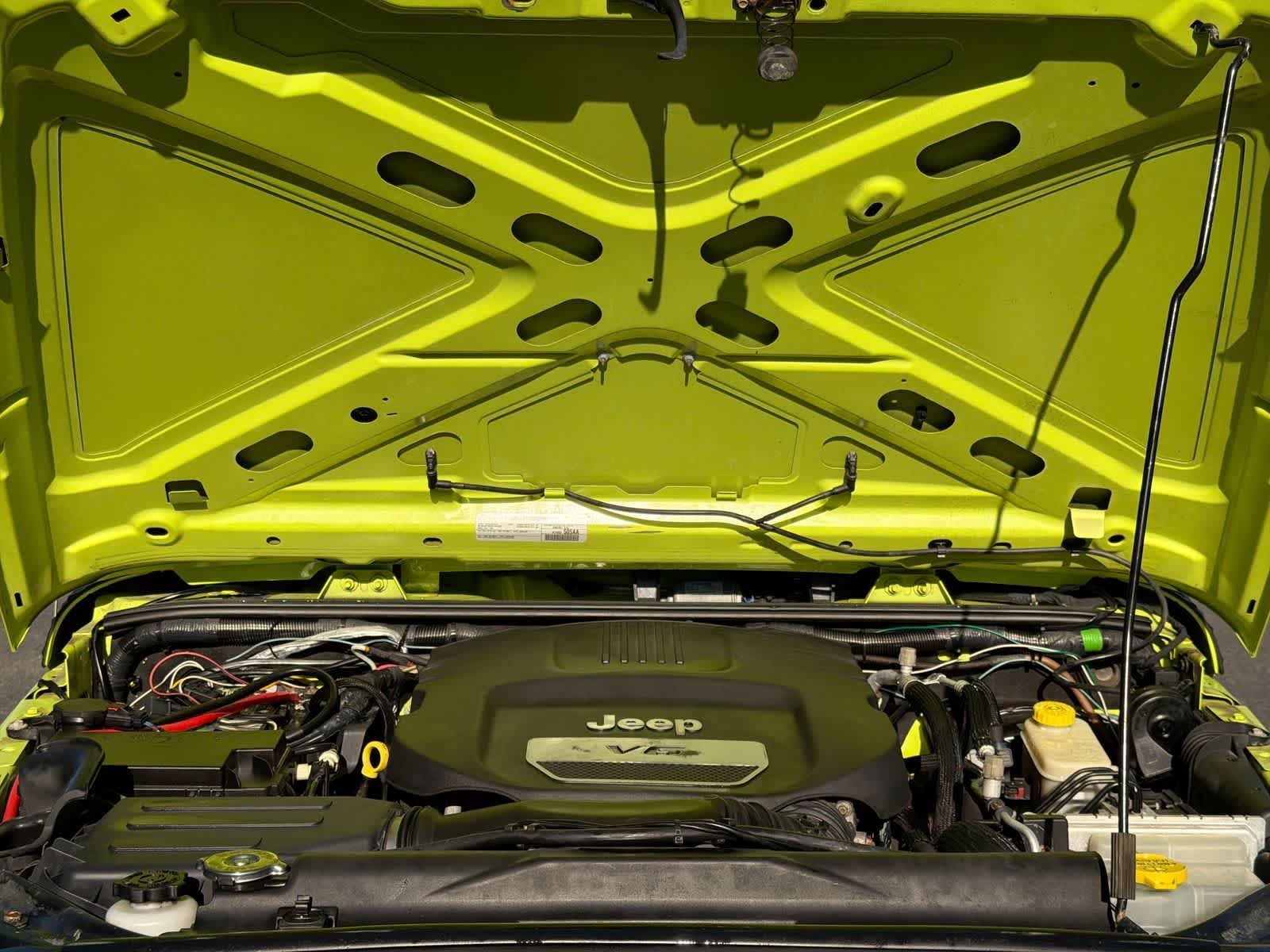 Used 2016 Hypergreen Clearcoat Jeep Sport image 15