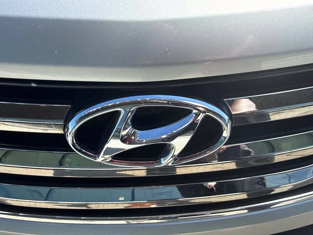 Used 2014 Silver Hyundai Base image 12