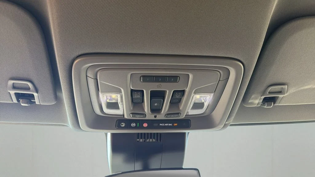 New 2026 Sterling Metallic GMC Elevation image 24