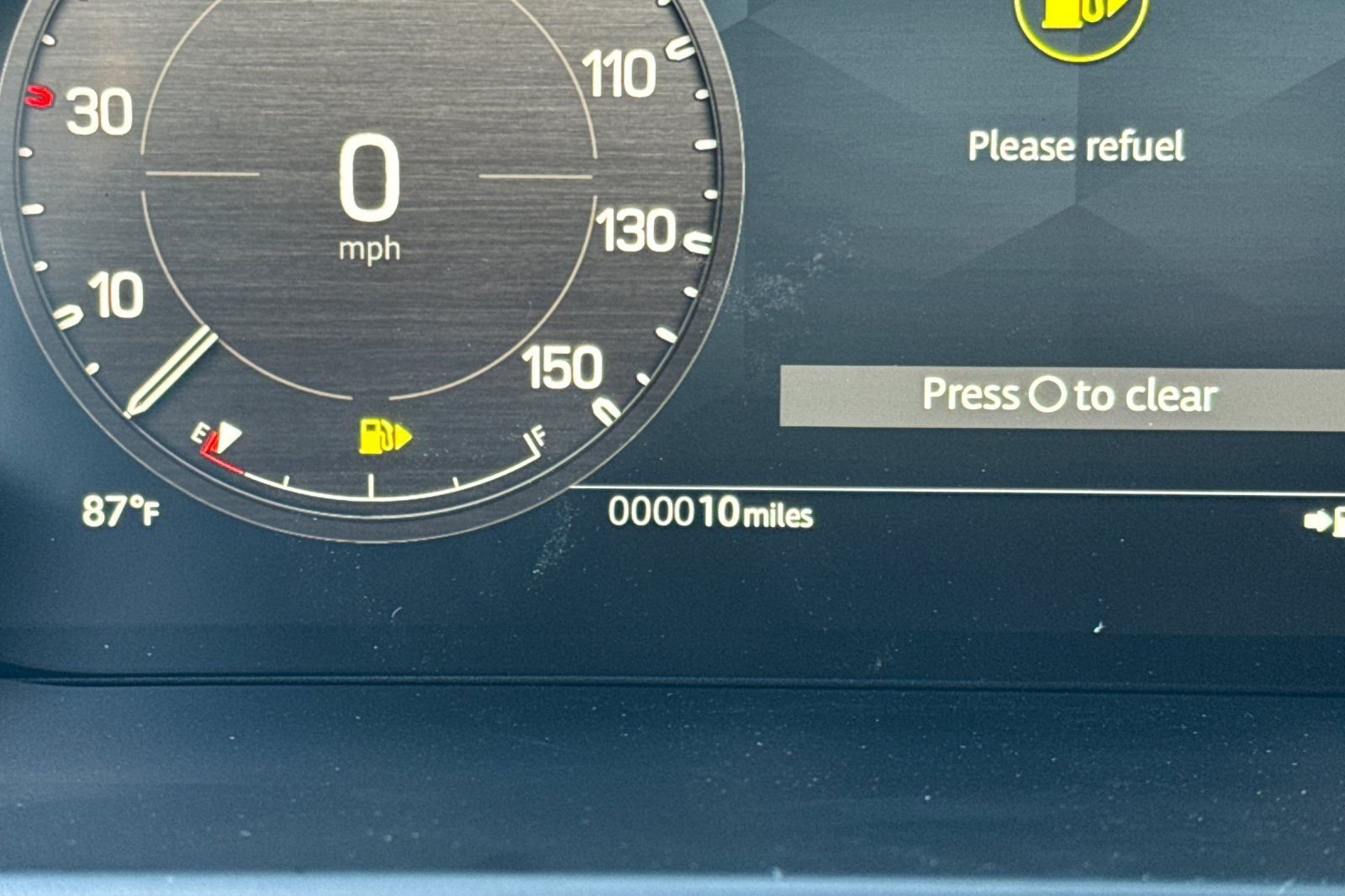 New 2026 Tasman Blue LAND ROVER X-Dynamic SE image 31