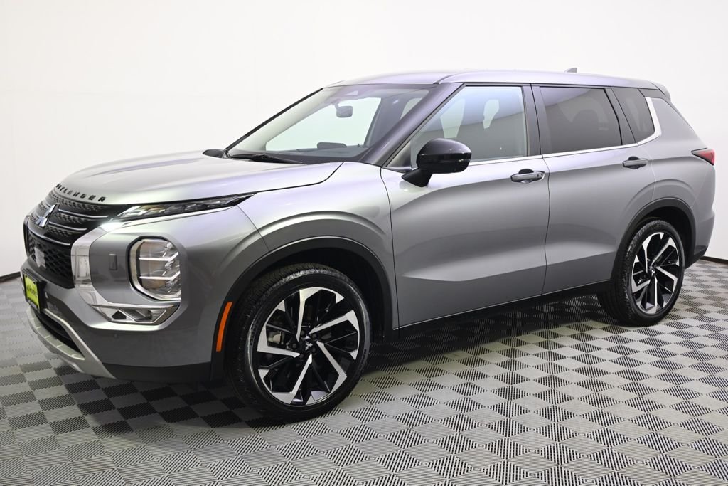 Used 2024 Mitsubishi Outlander SE with VIN JA4J4VA80RZ034176 for sale in St. Louis Park, Minnesota