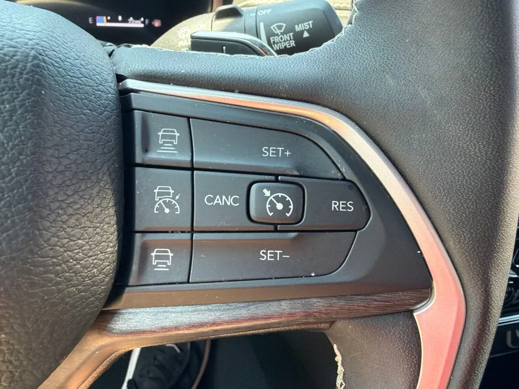 Used 2024 Metallic Jeep Limited image 24