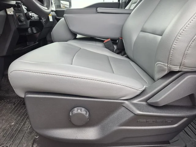 New 2026 Oxford White Ford F-250® XL image 30