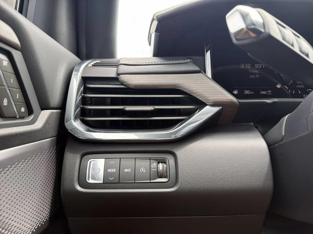 Used 2025 White Frost Tricoat GMC Denali image 24