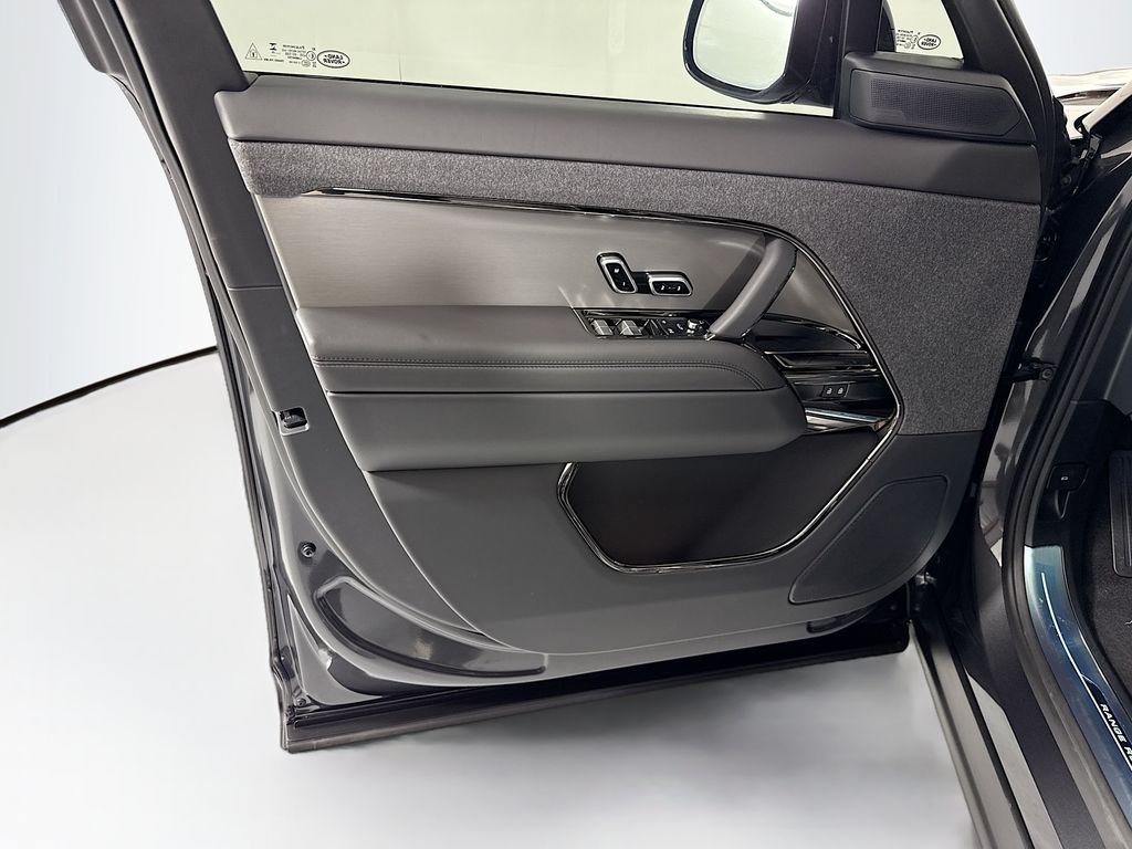 New 2026 Carpathian Grey Land Rover Dynamic SE image 24