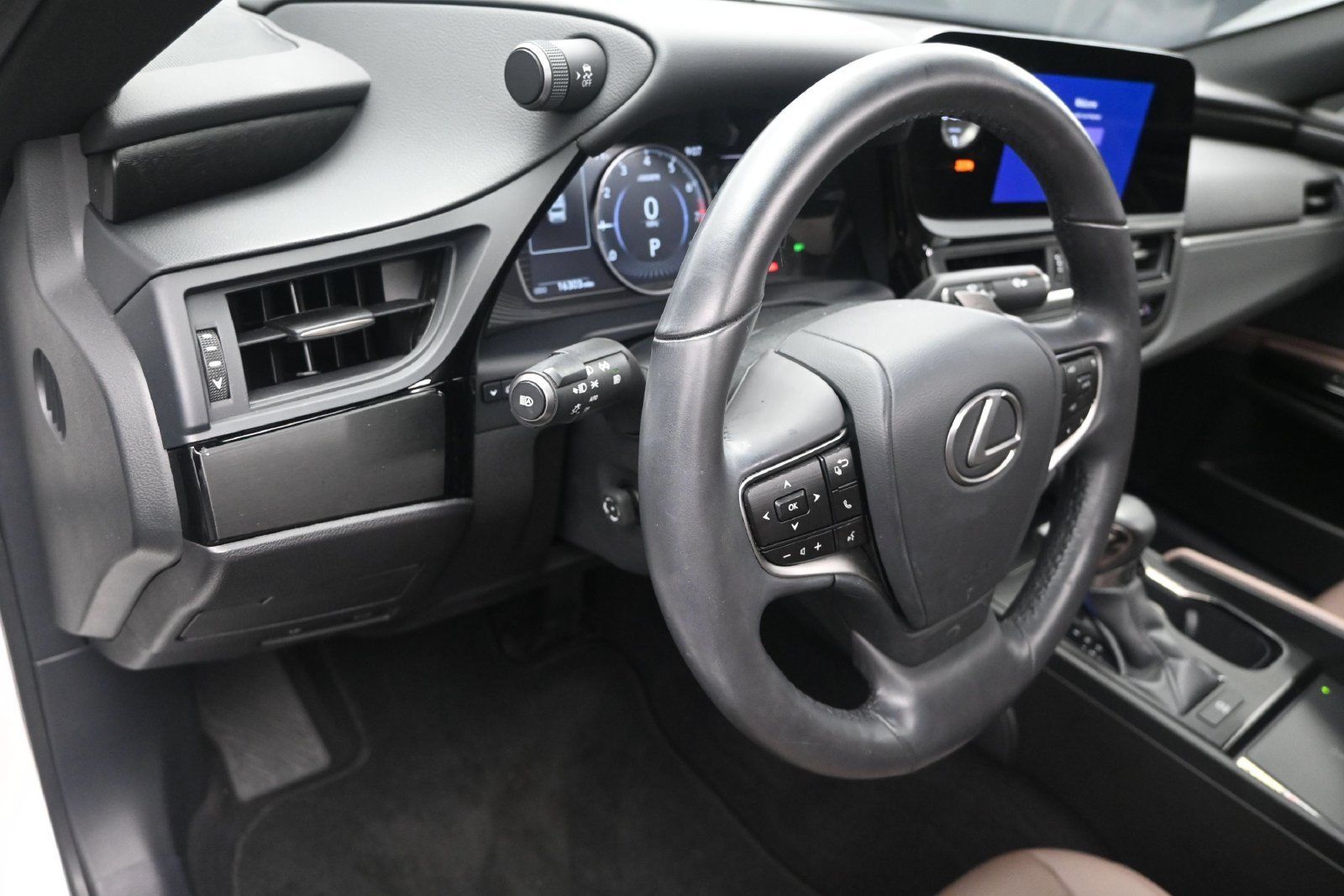 Certified Used 2024 White Lexus 350 image 12