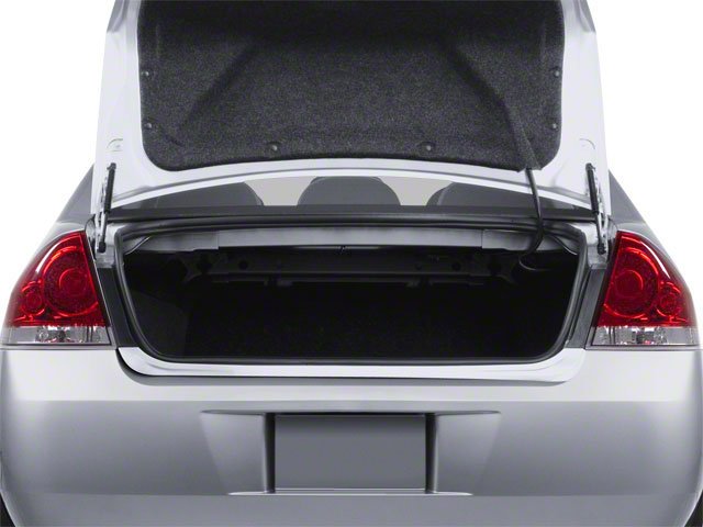 Used 2010 Summit White Chevrolet LS image 15
