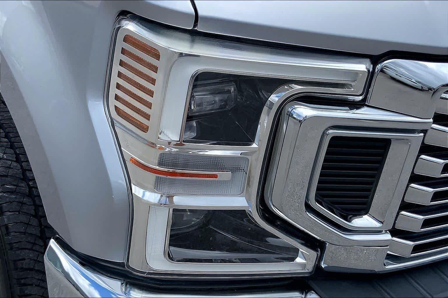 Used 2022 Iconic Silver Metallic Ford LARIAT image 28