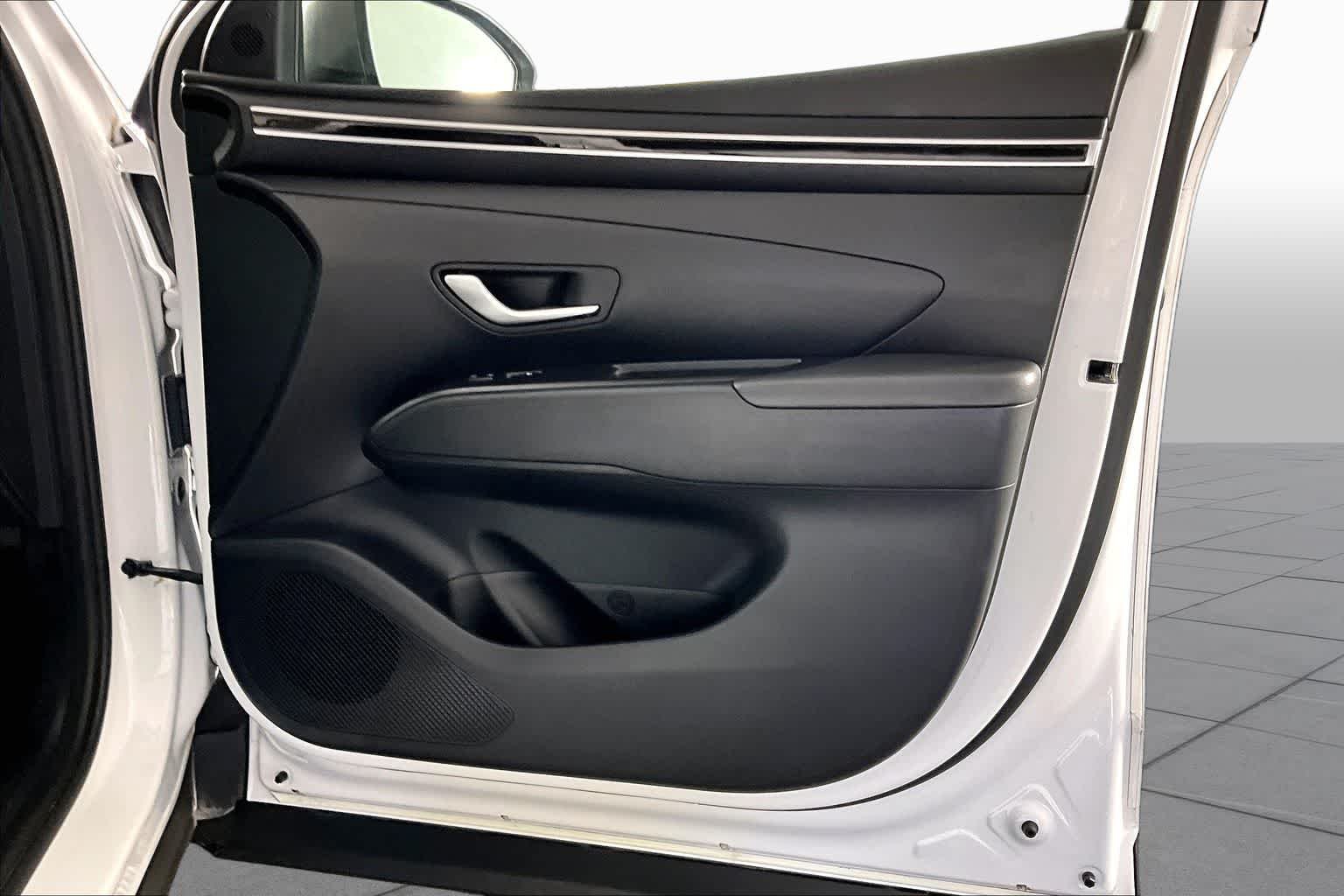 Used 2022 Ice White Hyundai SEL image 18