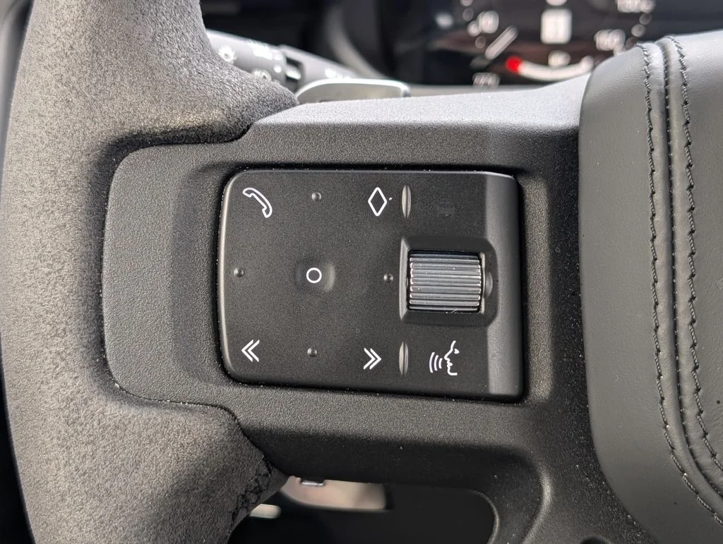 Used 2023 Black Land Rover V8 image 28