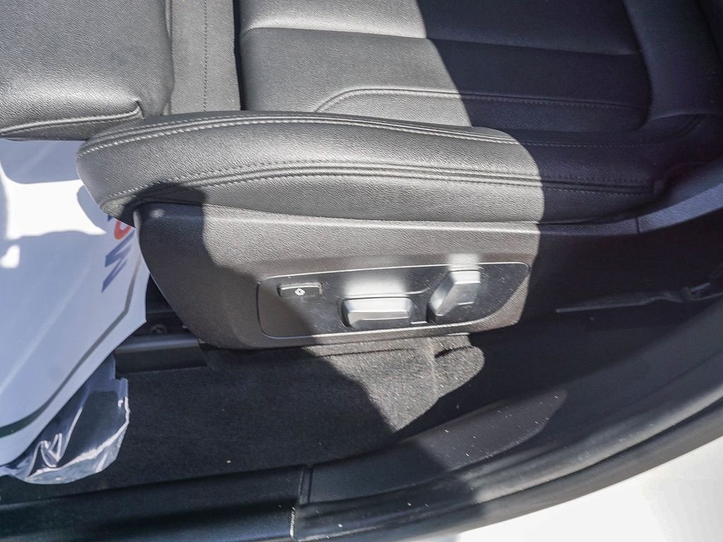 Used 2019 White BMW sDrive30i image 19