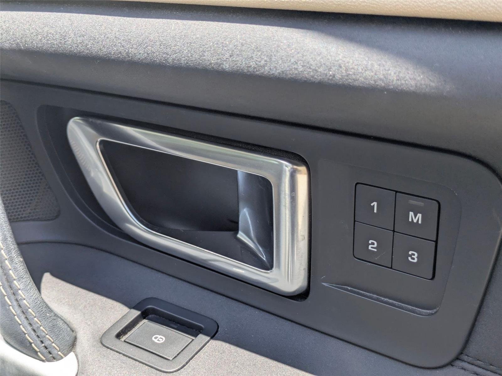 Used 2018 WHITE LAND ROVER HSE image 31