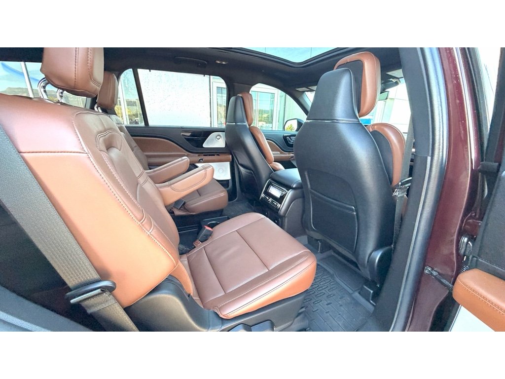 Used 2023 Diamond Red Metallic Tinted Clearcoat Lincoln Reserve image 11