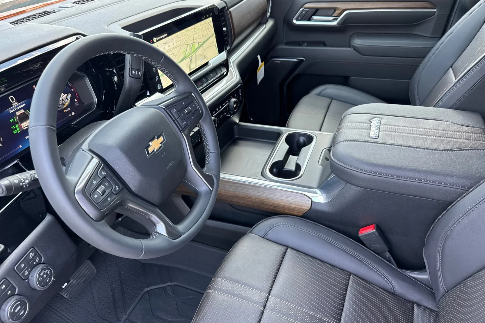 2026 Chevrolet Silverado 3500 HD High Country DRW view 9