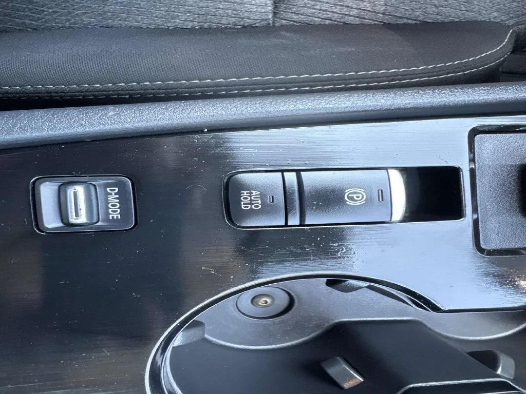 Used 2025 Silver Nissan SV image 43