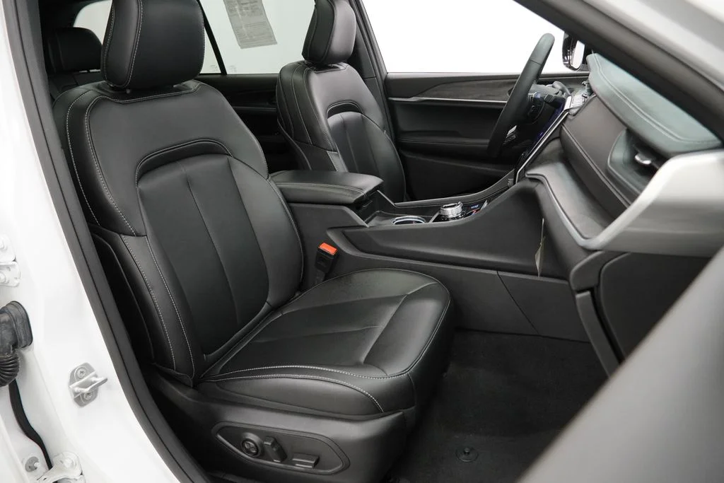 Used 2025 White Jeep Limited image 48