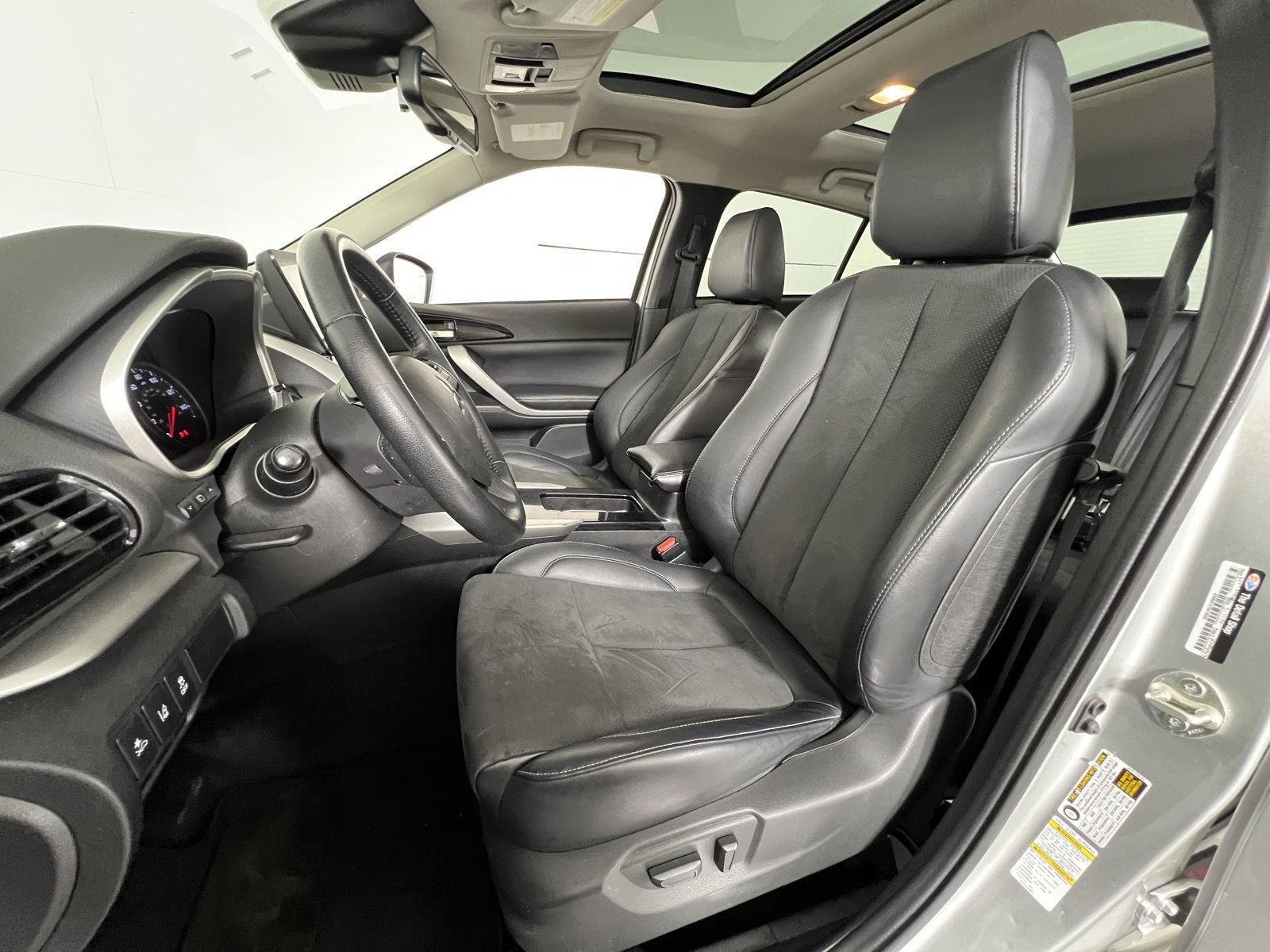 Used 2022 Alloy Silver Metallic Mitsubishi SE image 2