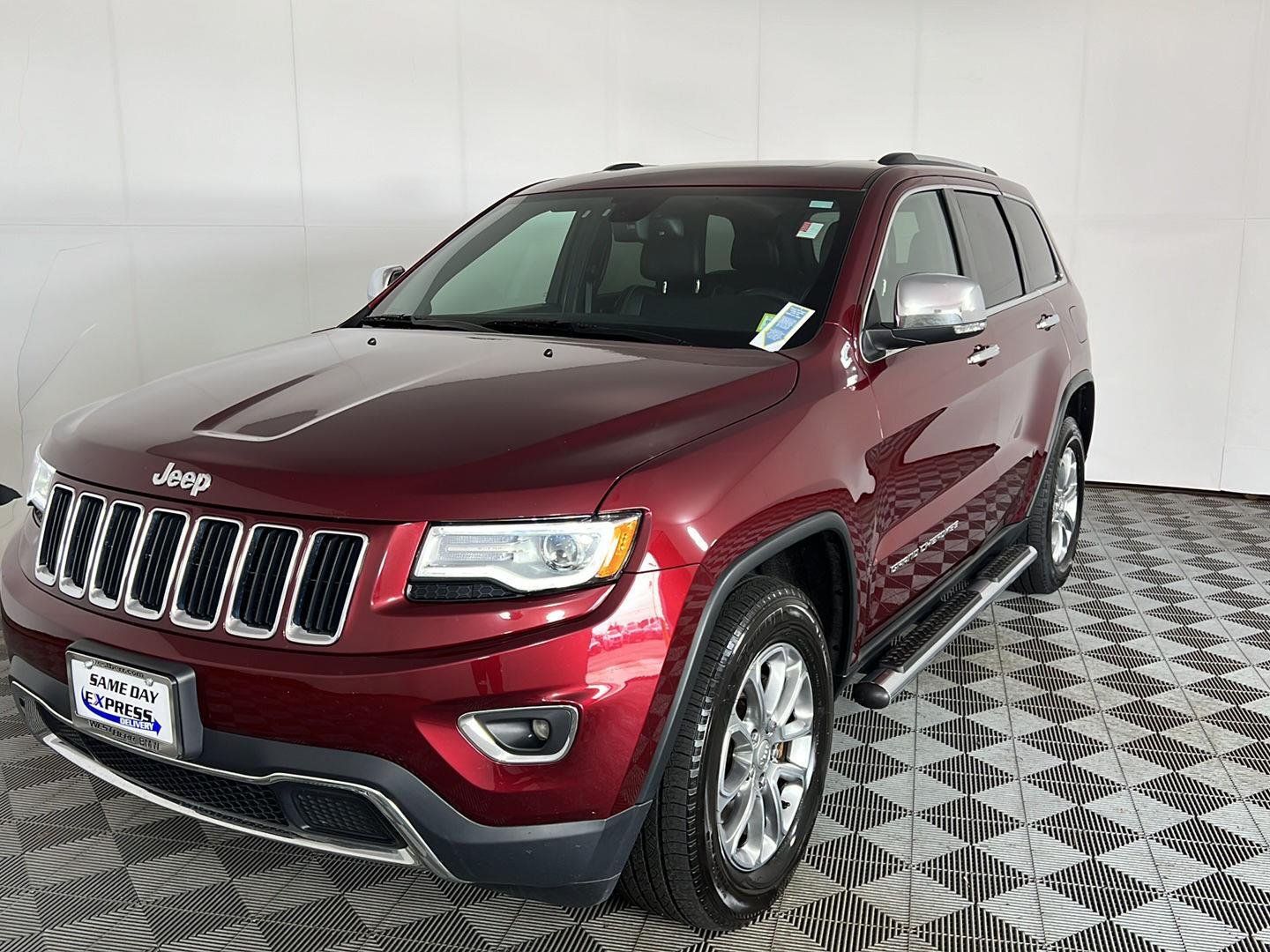 Used 2016 Velvet Red Pearlcoat Jeep Limited image 13