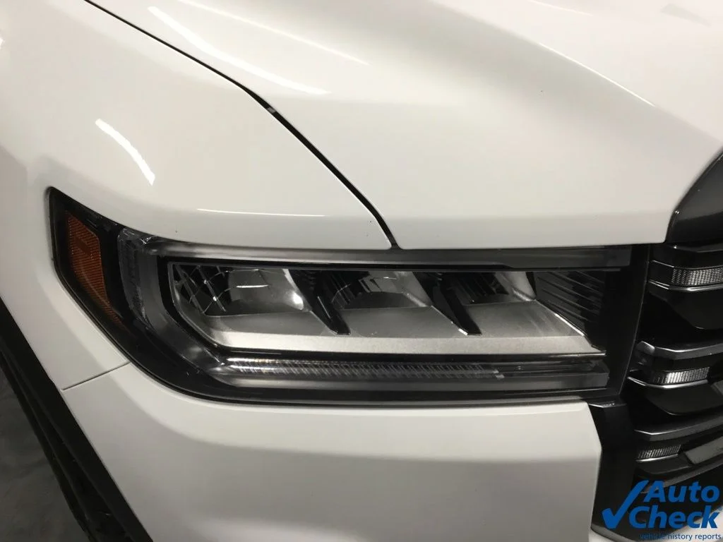 Used 2022 White GMC AT4 image 18