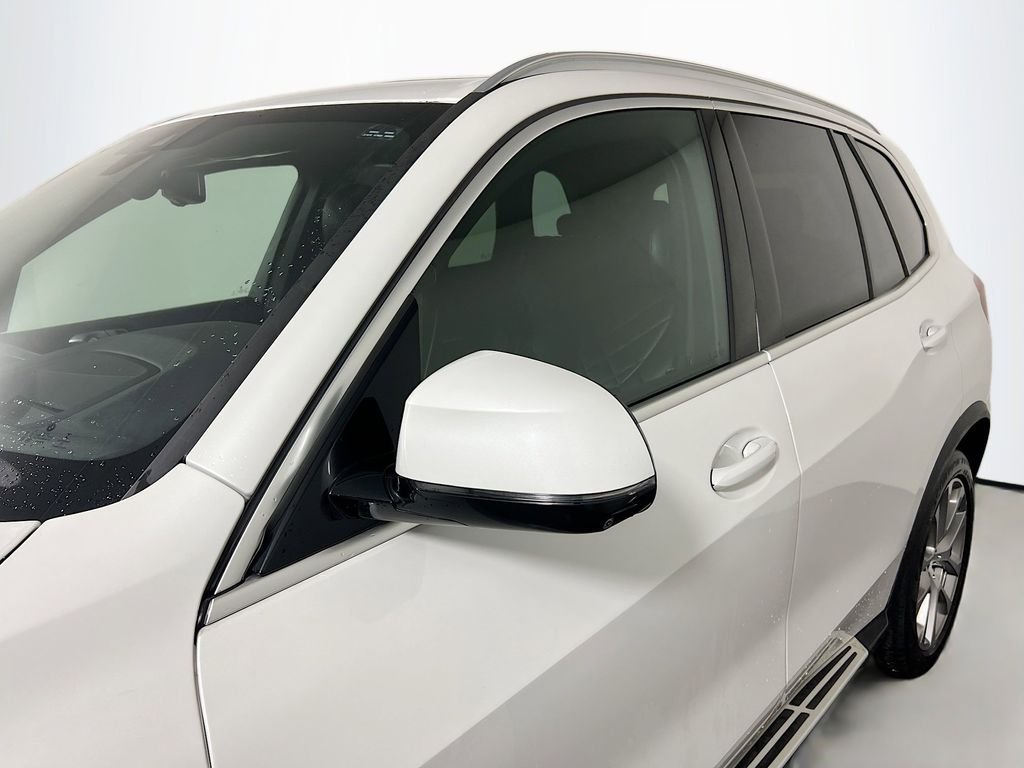 Used 2023 White BMW xDrive40i image 12
