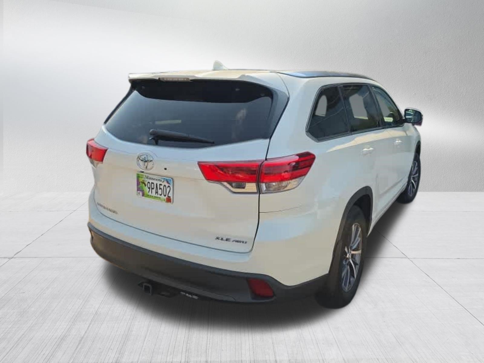 Used 2017 Blizzard Pearl Toyota XLE image 4