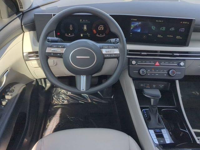New 2025 Black Hyundai SE FWD image 16