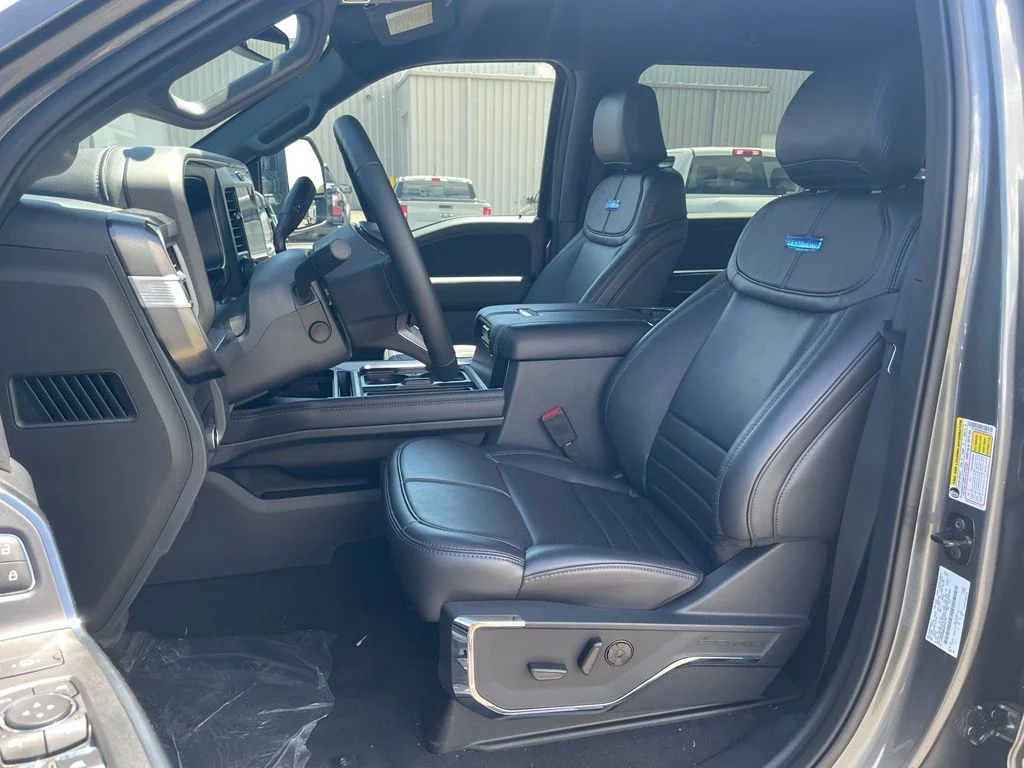 2025 Ford F-350 Super Duty Platinum - Photo 15