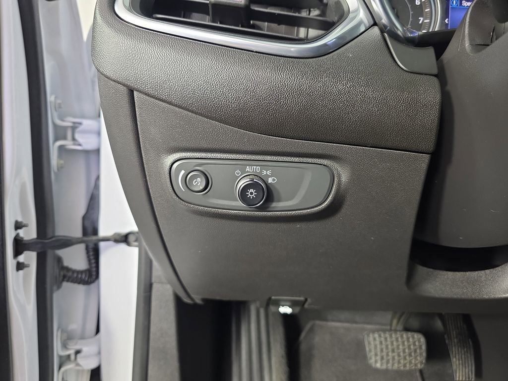 Used 2022 White Chevrolet LT image 19