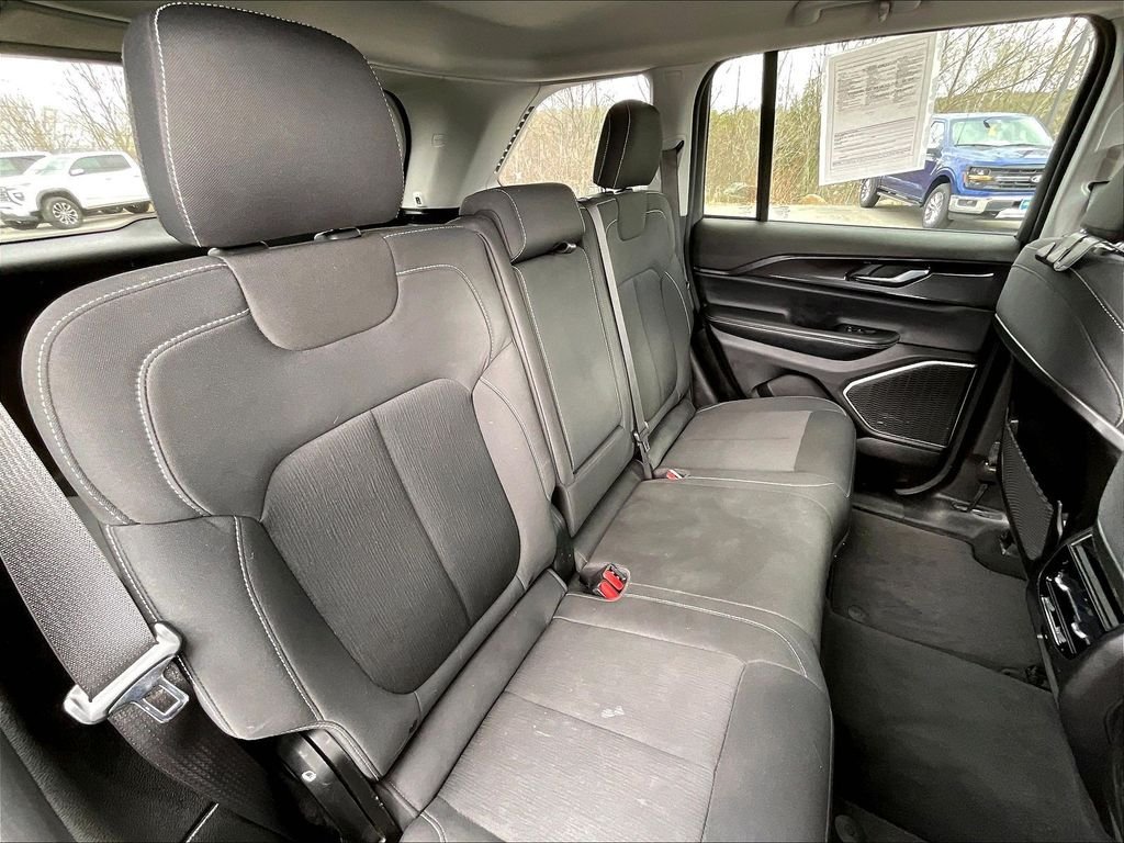 Used 2022 Baltic Gray Metallic Clearcoat Jeep Laredo image 15