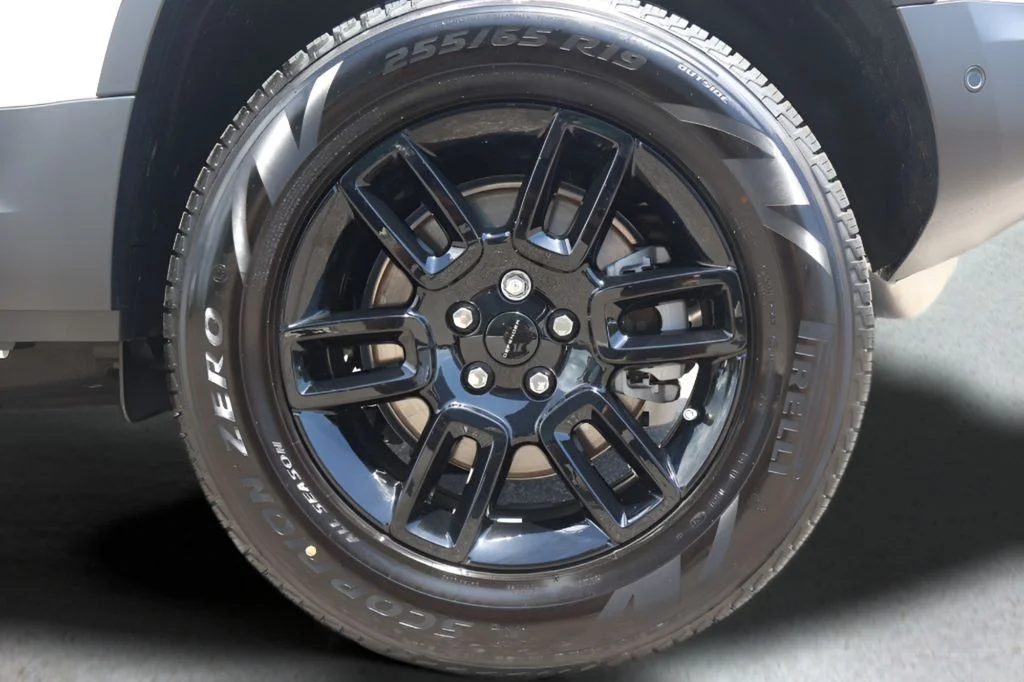 New 2026 Fuji White Land Rover S image 29