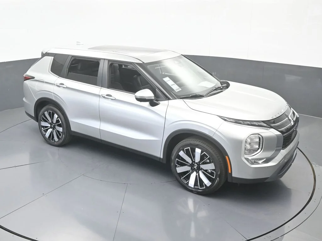 New 2026 Silver Metallic Mitsubishi SE 1.5T 2WD image 56