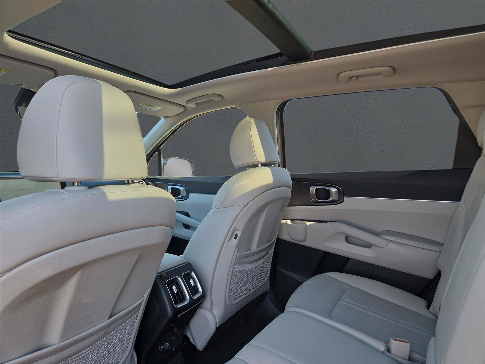 2025 Kia Sorento S - Photo 14
