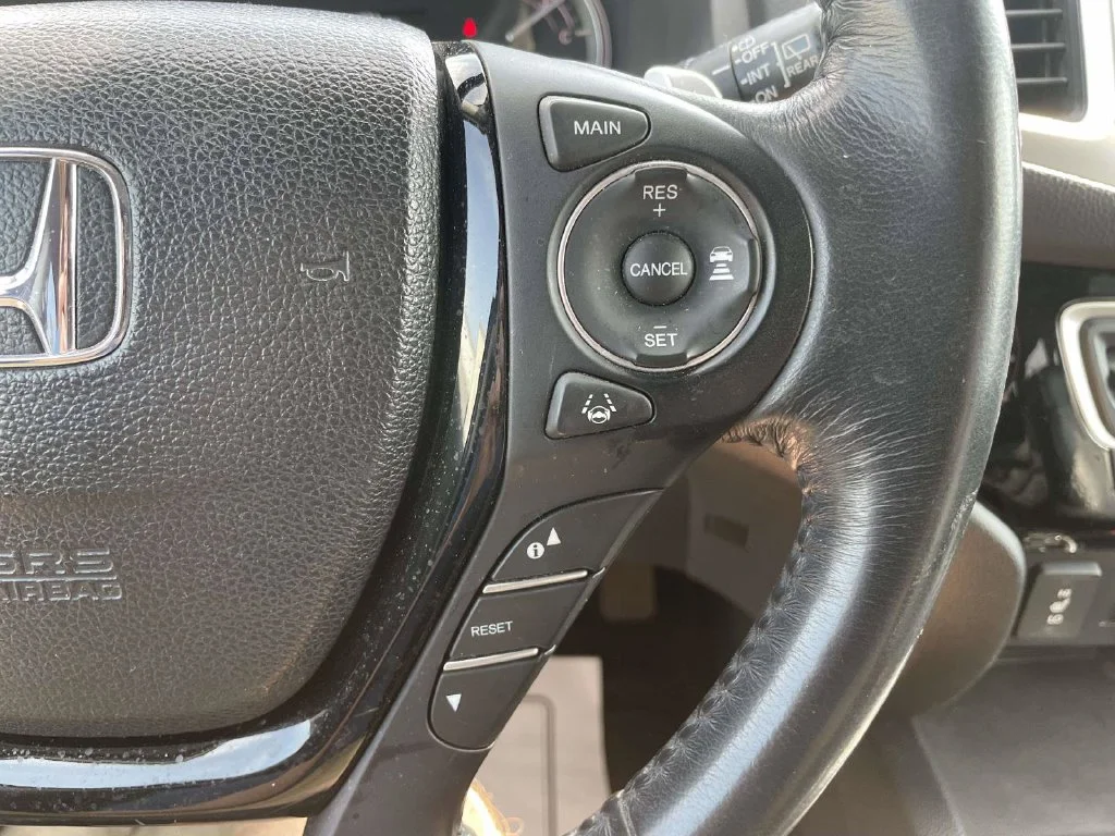 Used 2017  Honda Touring image 25