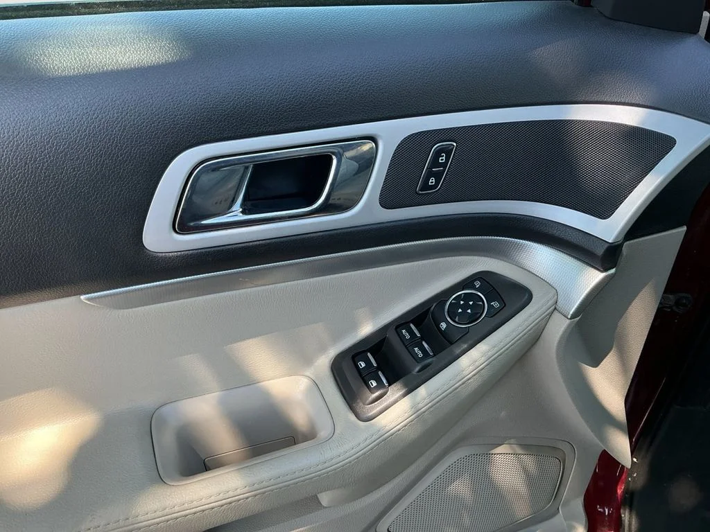 Used 2015 Red Ford XLT image 10