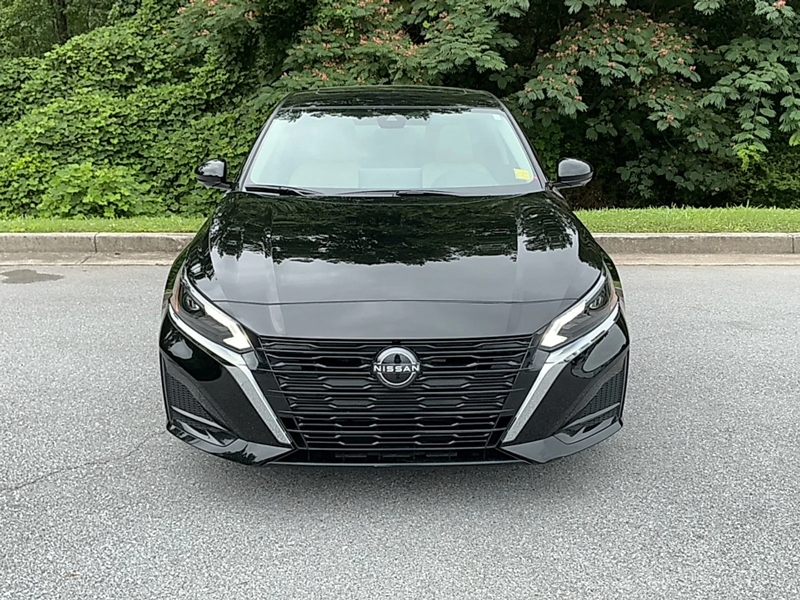 Used 2023 Super Black Nissan SL FWD image 17