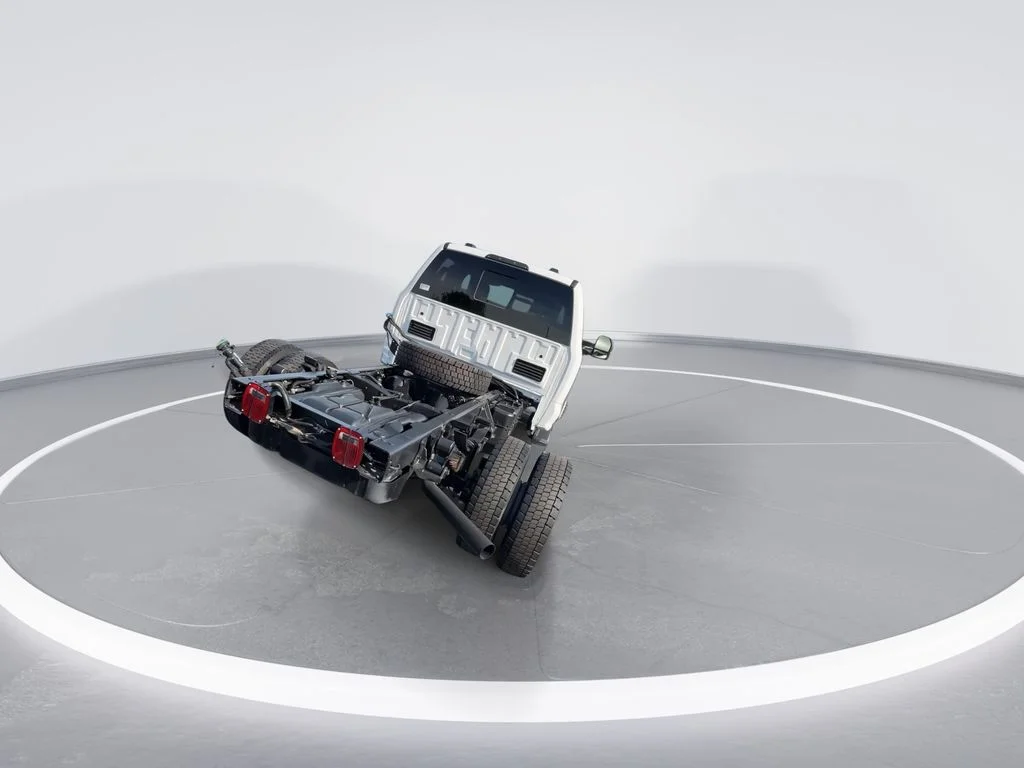 Used 2025 White Ford XL image 8