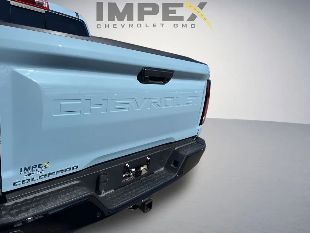 Used 2026 Snowdrift Metallic Chevrolet Z71 image 33