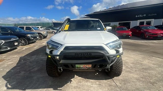Used 2017 White Toyota SR5 image 8