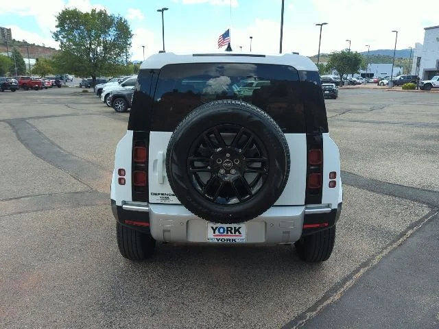 Used 2025 White Land Rover S image 5
