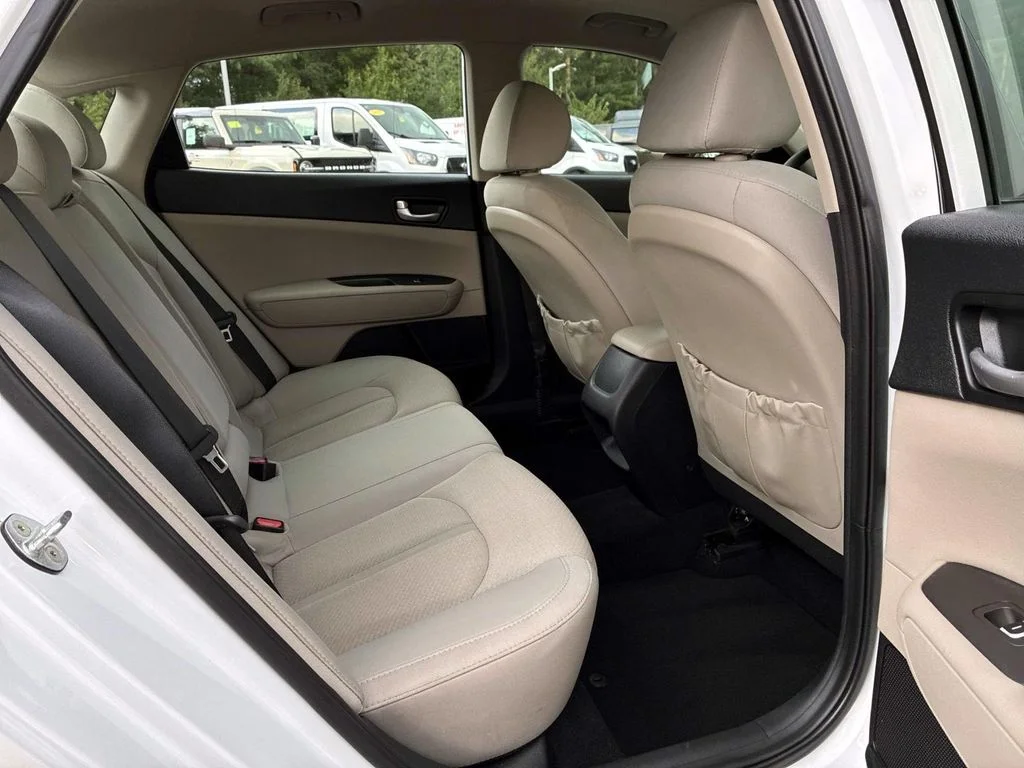 Used 2017 Snow White Pearl Kia LX image 10