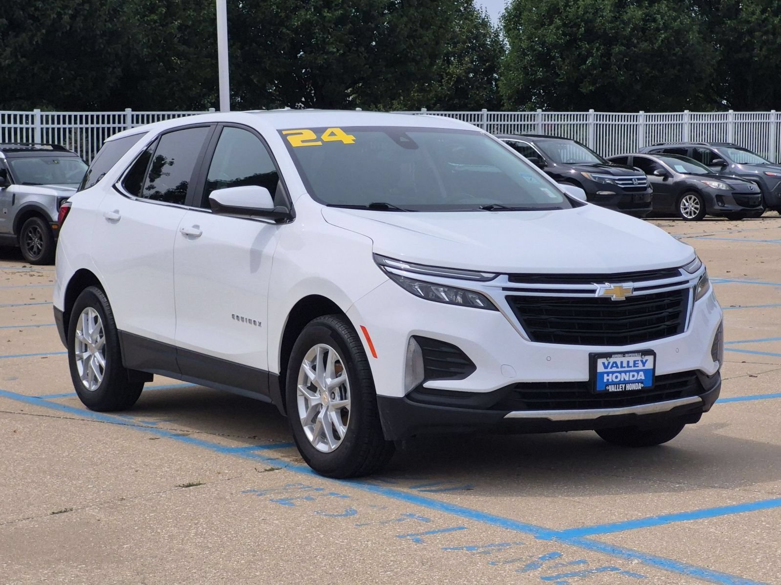 Used 2024 Summit White Chevrolet LT image 4
