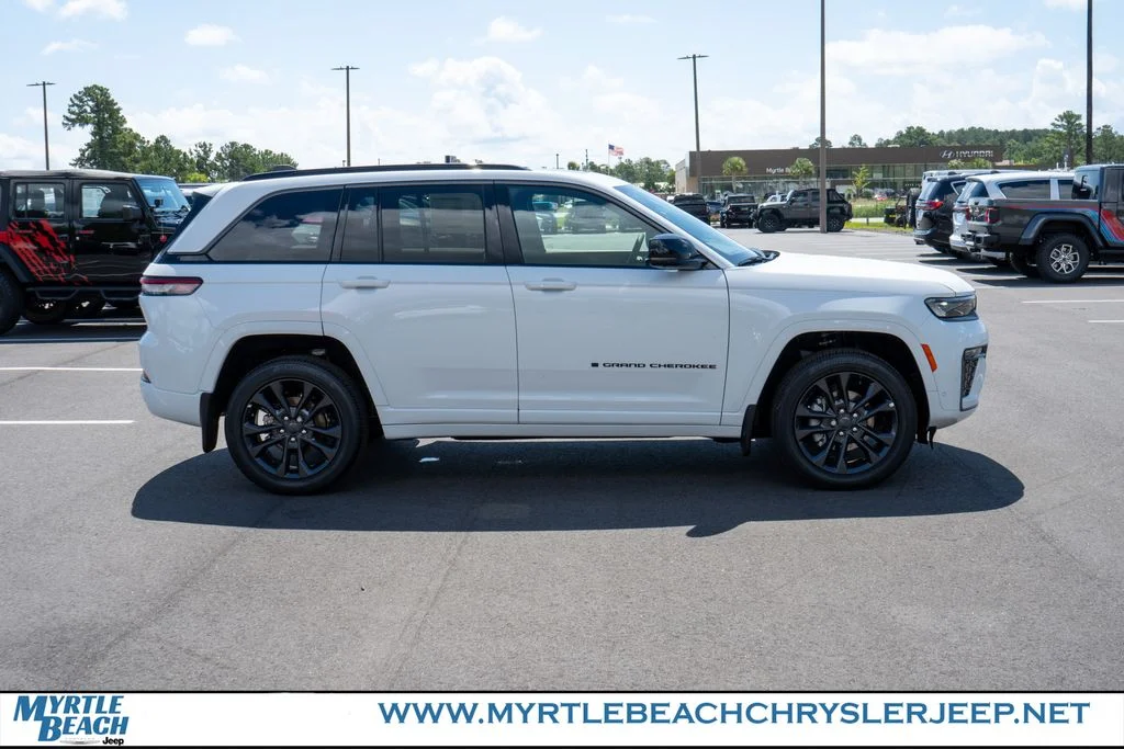 New 2026 Bright White Clear-Coat Exterior Paint Jeep Limited Reserve image 7