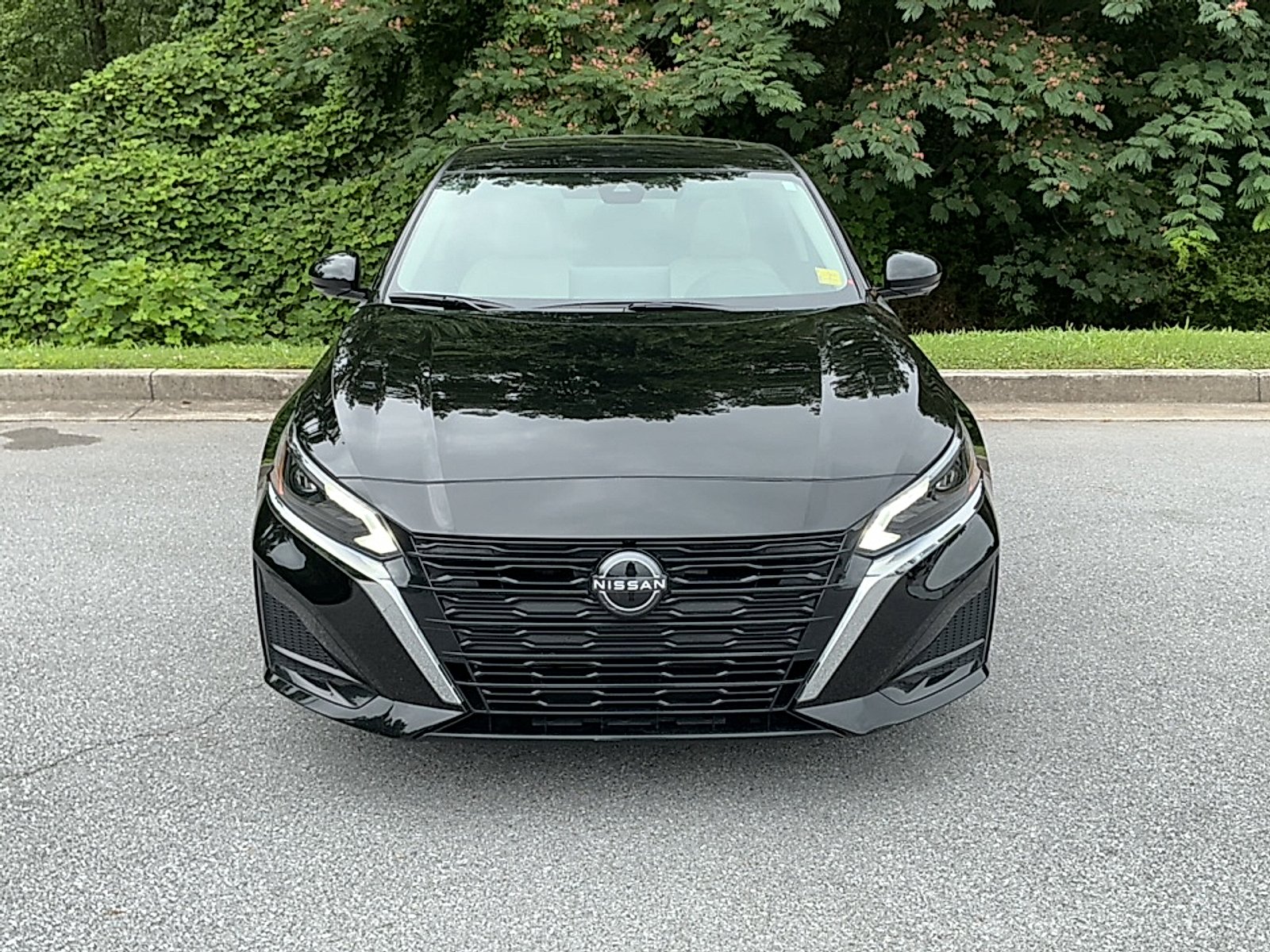 Used 2023 Super Black Nissan SL FWD image 17