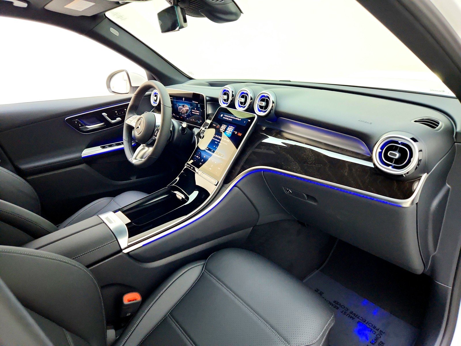 New 2026 Polar White Mercedes-Benz GLC 300 SUV image 13